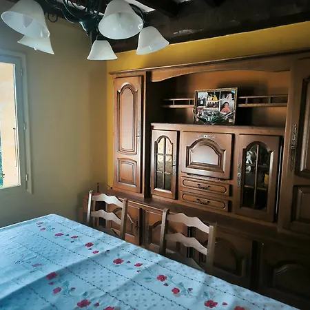 Panissal 6 Personnes Holiday home Montignac-Lascaux